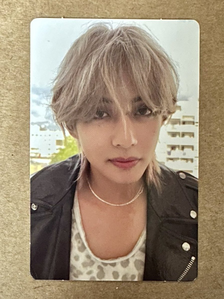 THIS PHOTOCARD IS SO PRETTY WTF