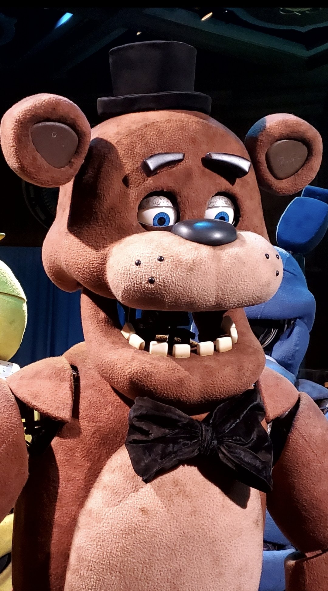 DiscussingFilm on X: A closer look at the Freddy Fazbear animatronic used  in 'FIVE NIGHTS AT FREDDY'S'.  / X