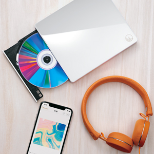TOWERKURUME's tweet photo. CDプレイヤーが壊れ、気になってたCDレコを購入!
CD世代の私にはスマホで音楽ってハードル高かったんですが…CDレコすごくいい!
とりあえず持ってるCDどんどんスマホに移してます!
昨日は #YELLOWMACHINEGUN #SUZISUZI を。
改めて…かっっっこいー!!!
#CDレコ
https://t.co/zrF2GtljEd https://t.co/zGwOYCoSee