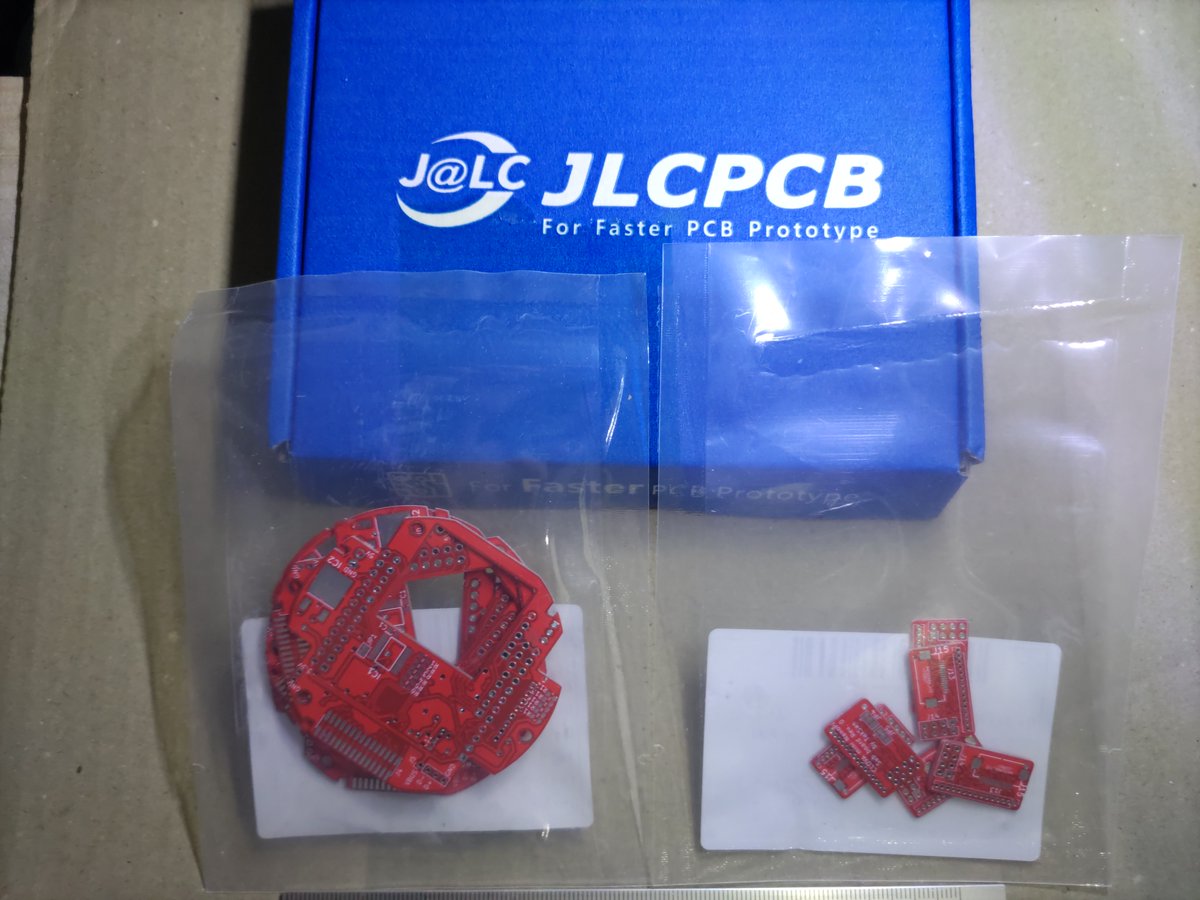 TakSan0's tweet photo. CLOVA mini 用の #CLOVA改造 #JLCPCB に発注してた基板到着!
結構かかった> OCS NEP。国内はネコポスだった。
OCS Express とあまり変わらないので、Express にすればよかったかも。
https://t.co/pJlXyP677S
#ラズパイ化CLOVA #CLOVA #LINECLOVA #LINE_CLOVA https://t.co/jbleS16GNj