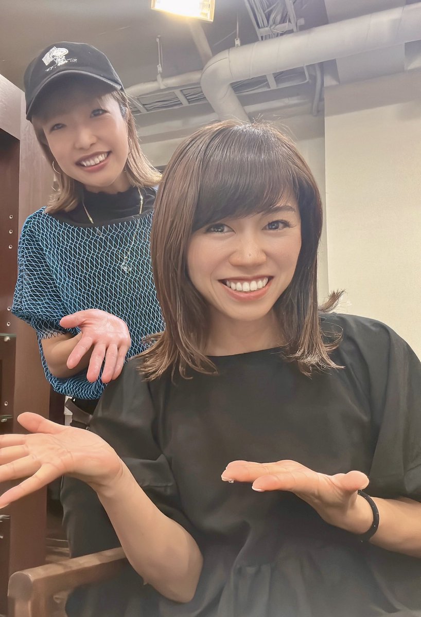 _TedPillow's tweet photo. 表参道の美容院Number76さんで!
毛先カット、超音波トリートメント、
カラー(アッシュ系)
前髪カット&パーマ
フルコース!!
担当のゴミさんと💕
https://t.co/b5horU5Cxc
#number76
#表参道
#美容院 https://t.co/4f1KYWtswQ