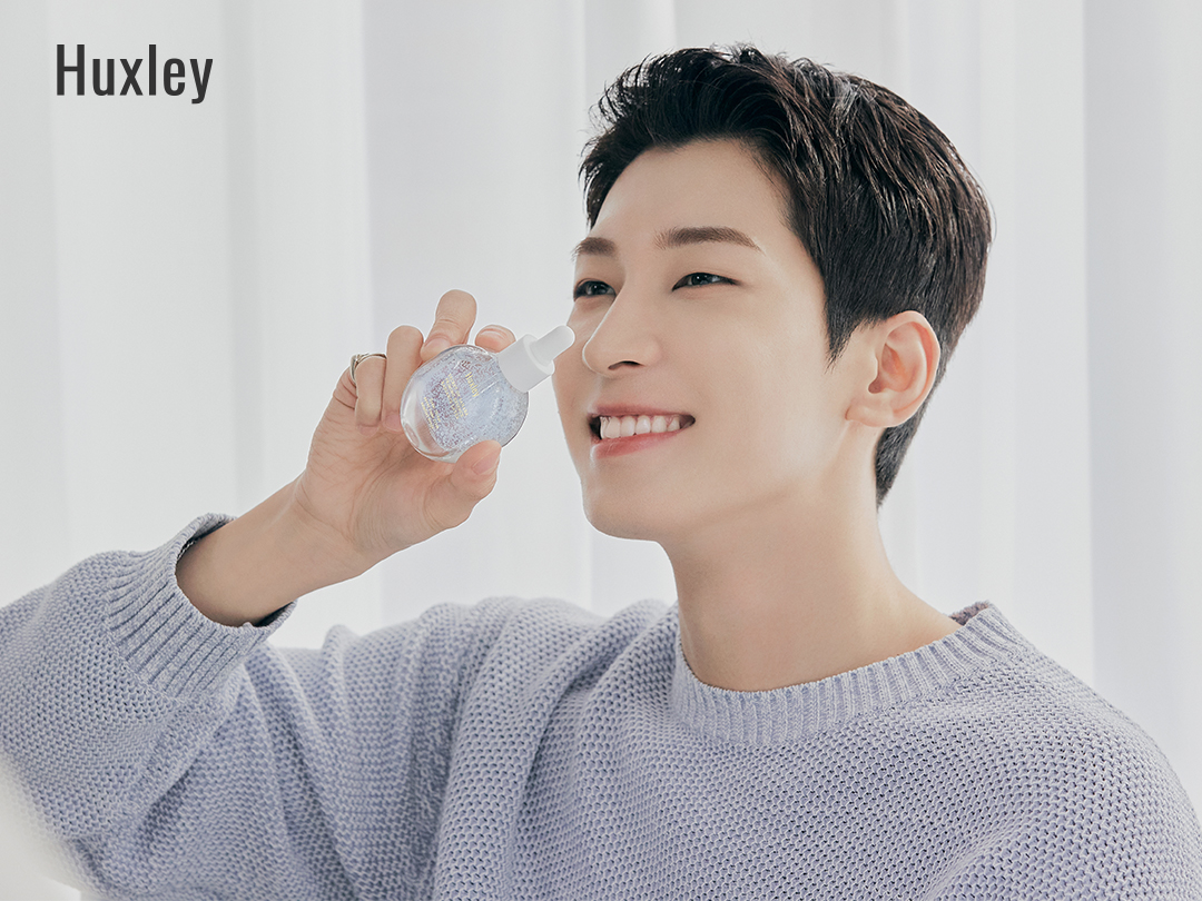 huxleykorea's tweet photo. 💜원우가 선택한 프라이머💜

민감한 피부에도 순하게 쓸 수 있는
베이스 메이크업 치트키!
헉슬리 프라이밍 에센스를 만나보세요

✔️실리콘 오일, 에탄올 FREE
✔️피부 결 개선 임상테스트 완료

https://t.co/XWLNOZQOzf
#Huxley #WONWOO #헉슬리 #원우 https://t.co/sDcJ2BGumB