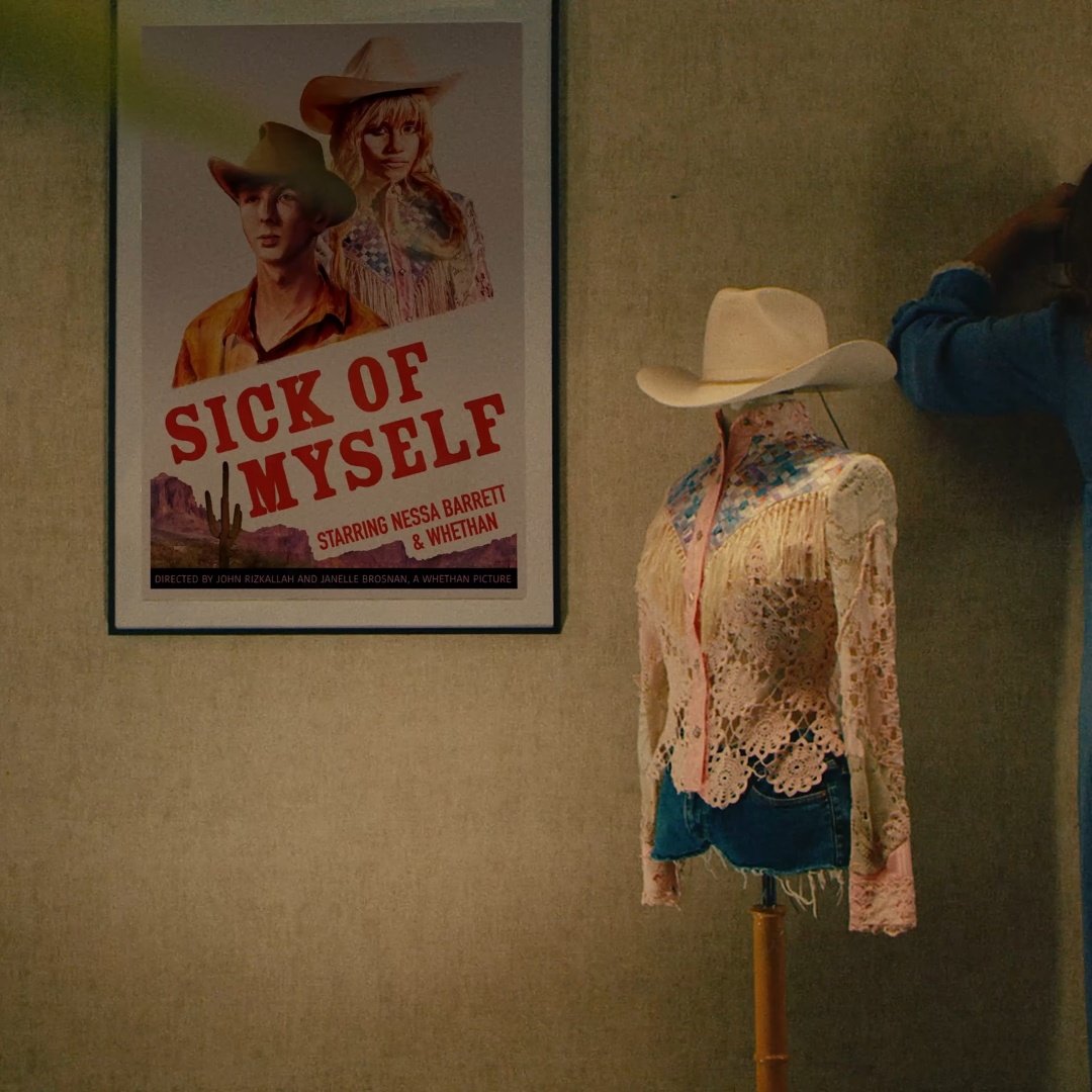 InfoNessaBR's tweet image. O que acharam do clipe de 'Sick of Myself'? 👀