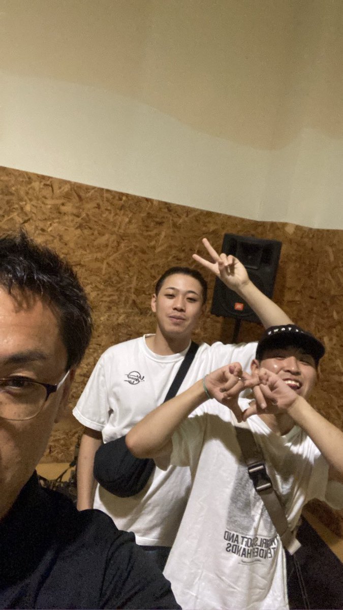 niihama_jd's tweet photo. 練習に来たVELLYとHitSkillsメンバー。
二組は9月10日のライブに出演します。
#VELLY
#HitSkills
#新居浜ジャンドール https://t.co/tbINQw7Uyp
