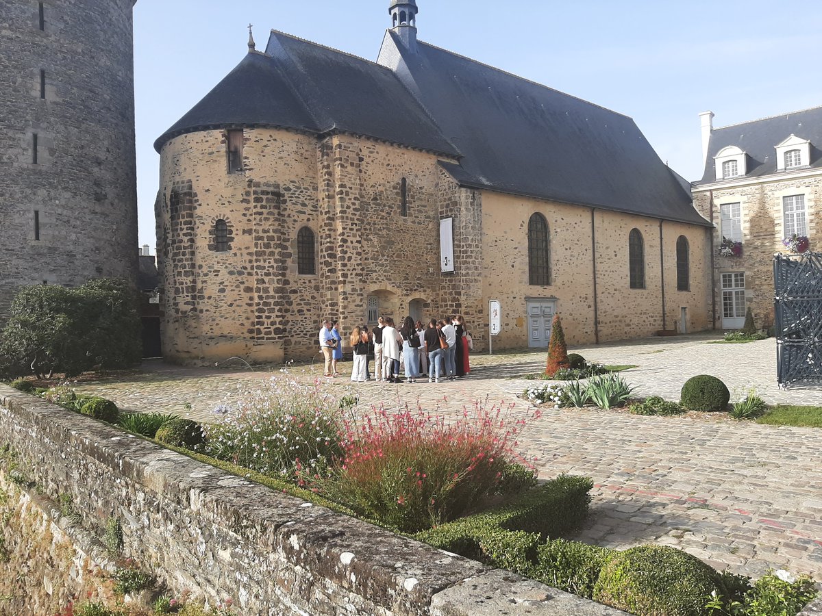 E4THEcs's tweet image. BTS TOUR1 / MCAT - A la découverte du château de Châteaugiron pour préparer les #JournéesduPatrimoine.
#lyceejarennes #accueil #tourisme #formation