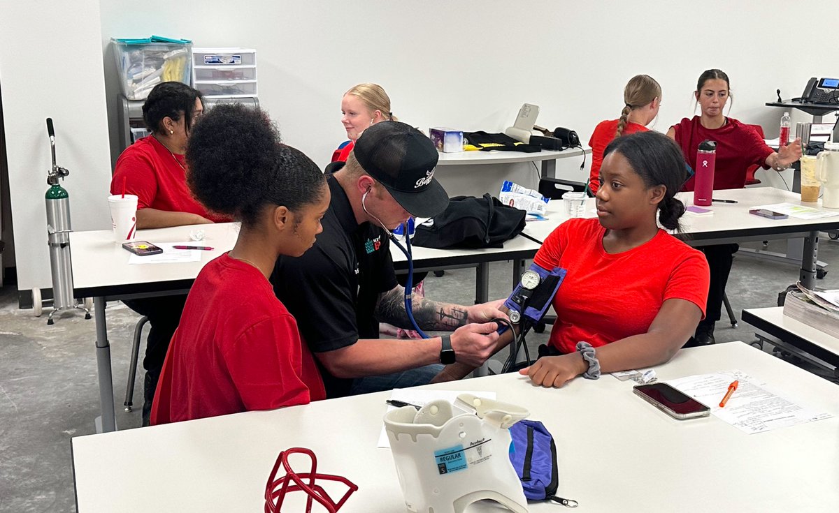 🚑 First skills day for our <a href="/NHSTexans/">Northwest High School</a> EMT students! 🩺 They’re gearing up for success with hands-on training and simulated emergencies. 💪🏥#EMTTraining #SkillsDay #FutureReady <a href="/NisdCTE/">NISD CTE</a>  <a href="/schoolofems/">School of EMS</a>