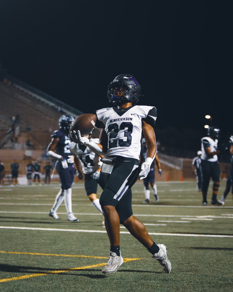 512flics's tweet photo. @HendricksonFB doin their thing to tonight!
Congrats Hawks! #hawkyea
.
.
.
@BraydenDuroche1 @carsonjworkman
(Don’t have Mikes Twitter) https://t.co/LWHiMRlYcR