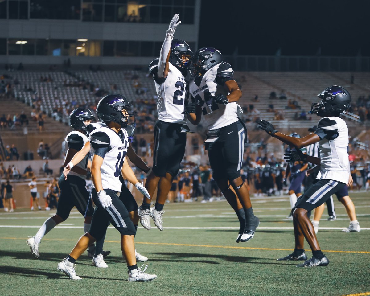 512flics's tweet photo. @HendricksonFB doin their thing to tonight!
Congrats Hawks! #hawkyea
.
.
.
@BraydenDuroche1 @carsonjworkman
(Don’t have Mikes Twitter) https://t.co/LWHiMRlYcR