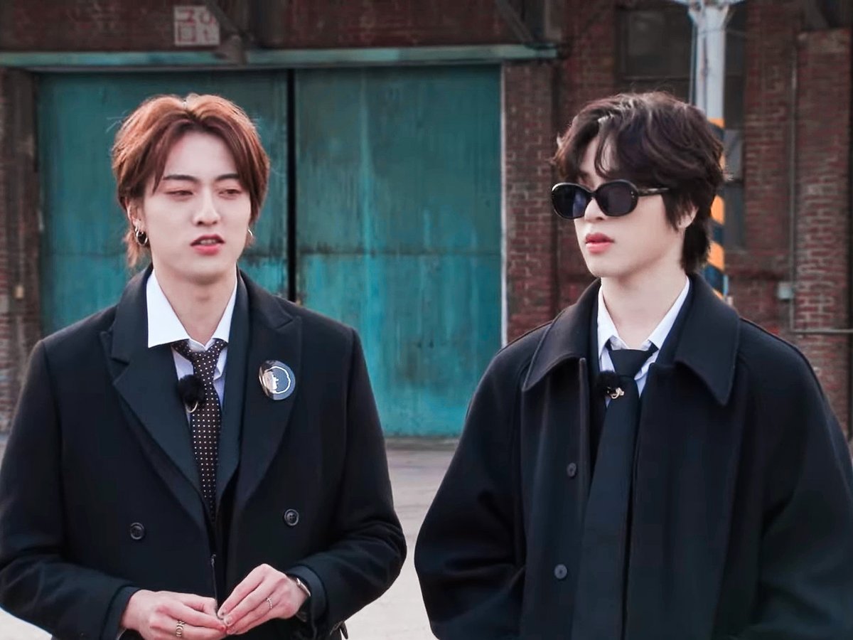 skieskiss_'s tweet photo. kehebatan 2 spy kita kali ini mereka mengandalkan posisi maknae yg polos itu
1. jihoon ga nebak ruto karna dia kalo disuruh apa2 lgsng "iya hyung, ok hyung" gmna org bisa curiga? 😭
2. jihoon ga nebak junghwan karna junghwan cuma keliatan kaya anak2 lagi main kejar-kejaran 😭 https://t.co/xLii7risCD