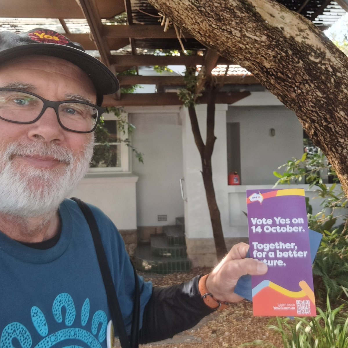 tallandtrue's tweet image. Doorknocking in #NorthBondi for the #VoiceToParliament. 🖤💛❤️ #WriteYes #VoteYes #VoteYesAustralia