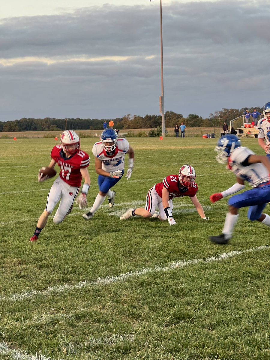WCDistrict235's tweet photo. Heat never gave up tonight but fell short 38-56 to the Peo Hts Pats. Alex McGraw lead the Heat on the ground w/ 162 yrds on 15 rushes. Isiah Stephson ran for 109 gritty yrds on 17 rushes.
Next week, Heat FB will travel to Pawnee HS on Fri, Sept 15 for a 7pm kickoff. #WCHeatPride https://t.co/LUEdG4KAcV
