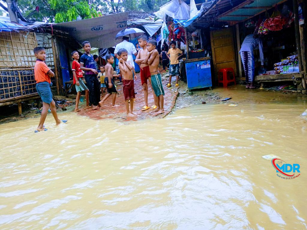 mahamudurrahma's tweet photo. A rainy day water flood in the world largest Rohingya refugee camp.
#rohingyarefugees #rohingyacamp #dailylife #rainyday #monsoon #typicalday #rohingyamuslims #rohingyadocumentary #documentaryphotography #streetphotography #storytellingphotography #rohingyaphotography https://t.co/Lhfl5Z4UW5