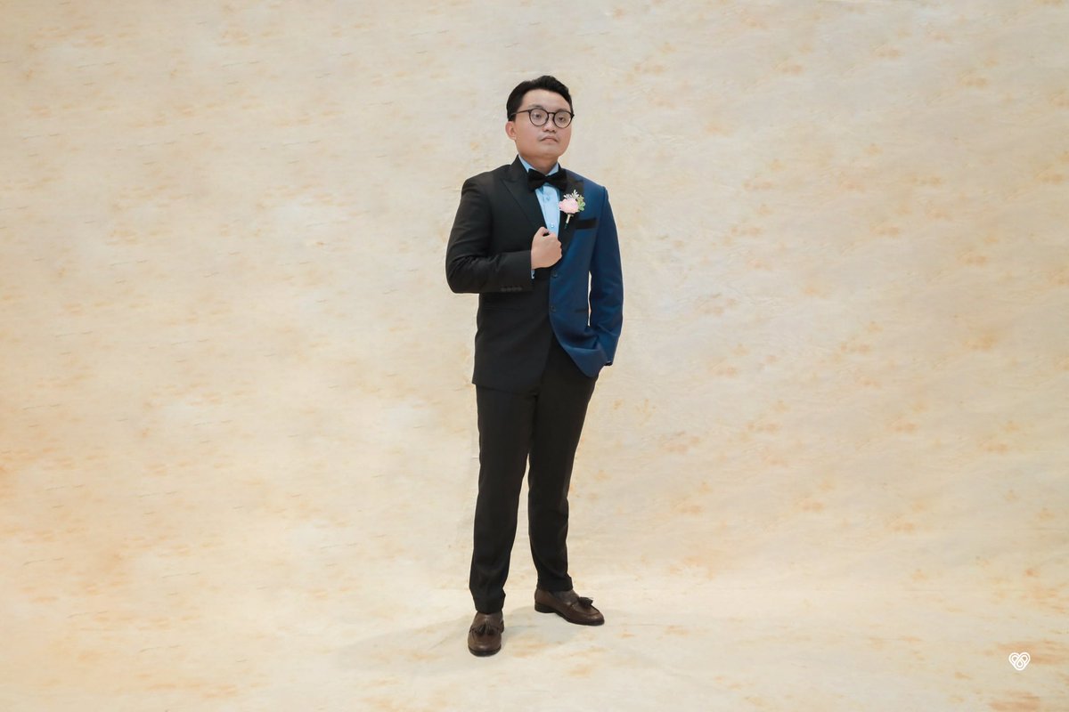 Dhamm_s's tweet photo. @dieworkwear sir im a big fan, would you please comment my wedding suit ? Am i break the tradition with my crazy idea to got a two toned suit 😁 https://t.co/TS56u1Phup