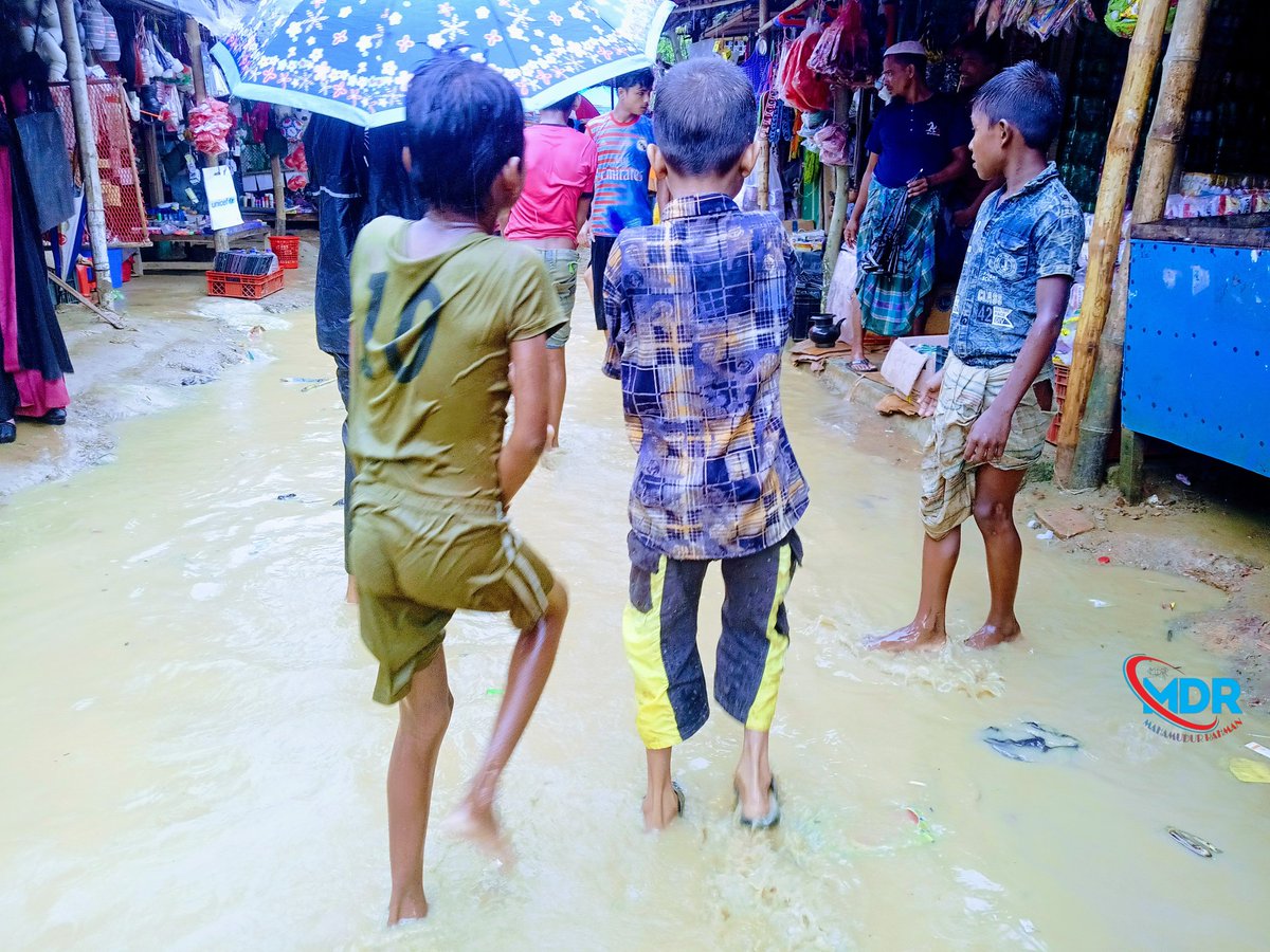mahamudurrahma's tweet photo. A rainy day water flood in the world largest Rohingya refugee camp.
#rohingyarefugees #rohingyacamp #dailylife #rainyday #monsoon #typicalday #rohingyamuslims #rohingyadocumentary #documentaryphotography #streetphotography #storytellingphotography #rohingyaphotography https://t.co/Lhfl5Z4UW5