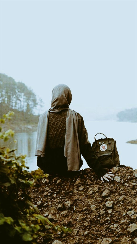 Zindgi jub daiti hai tou ahsaan Nhi krti ___
Or jub laiti hai tou lehaz Nhi krti.... 😊

#محفل_سخن 🍁