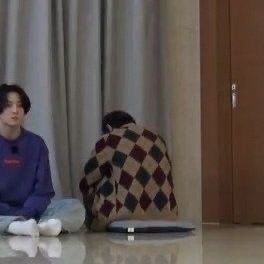iyoonthv's tweet photo. ¿Qué canción creen que grabó Taehyung en la casa de Jungkook? 🥹
LAYOVER OUT NOW
SLOW DANCING OUT NOW
#V_Layover #SlowDancingOutNow
#LayoverOutNow https://t.co/JdCpnEFJZD
