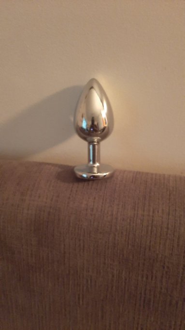 What a pretty plug!...I wonder how it would feel in my ass. https://t.co/xpUl1AlZe2