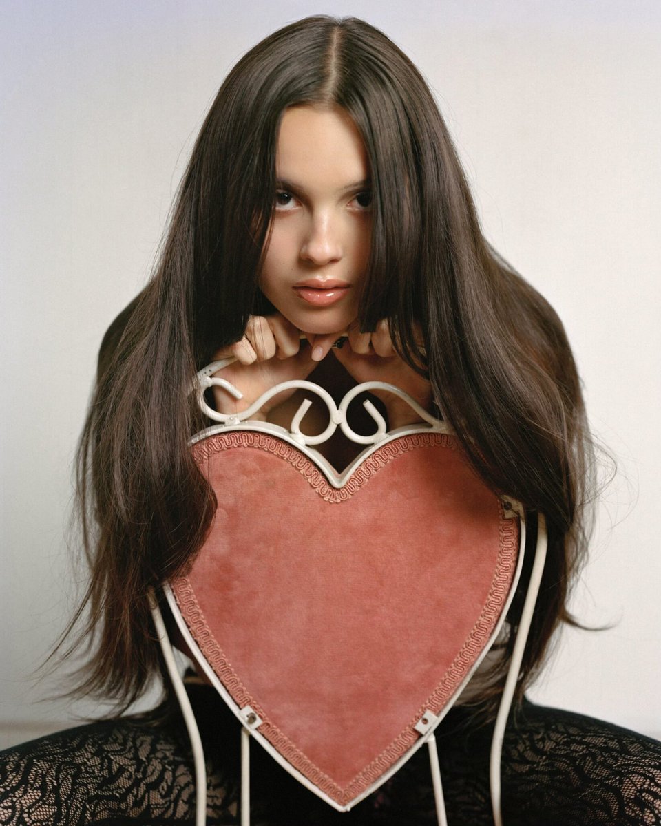 statsrodrigo's tweet image. “GUTS” debuts with a perfect score of 100/100 on Metacritic.