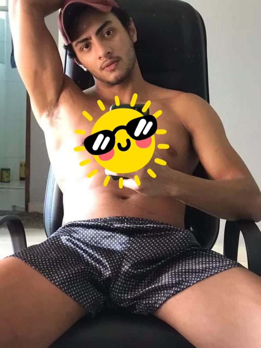ThatGuy_685's tweet photo. Face vs dick 🥹🫶🏻

I’ve never been jealous of a chair this much till now 💦🧎

#bisexual #bicuriousmen #bigdick #gaymen #polydl #samoans #685poly https://t.co/8WLqK80mKa
