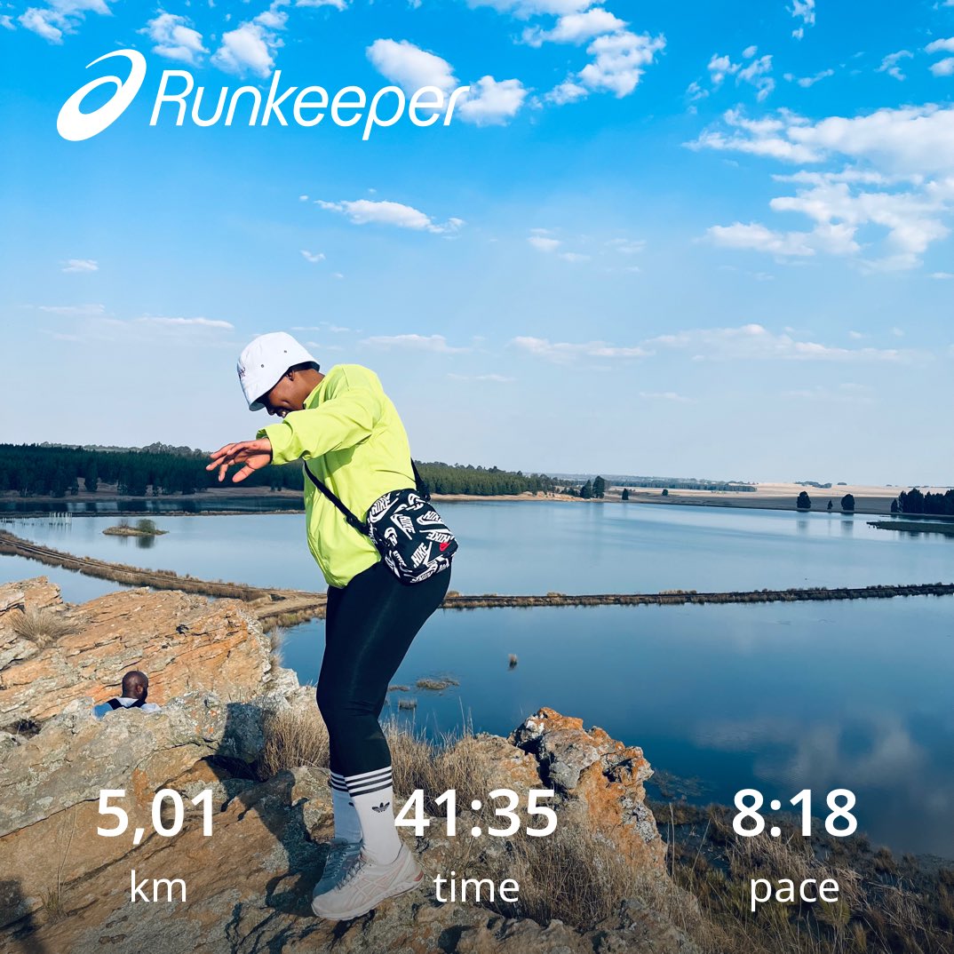 makhubaNN's tweet photo. It was just me and discipline on the run because my body said No🥲
#IPaintedMyRun
#Amrun
#FetchYourBody2023 https://t.co/xrU4rrgkca