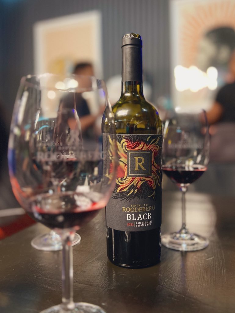 Lloydi_Boy's tweet photo. #BornFromFire - There’s a New Kid on the Block. 

#RoodebergBlack - spawned by a raging fire &amp; crafted for a new generation of wine lovers! 

@Roodeberg_Wine #WineRoutingWithLloyd https://t.co/BOf6FzZMdS