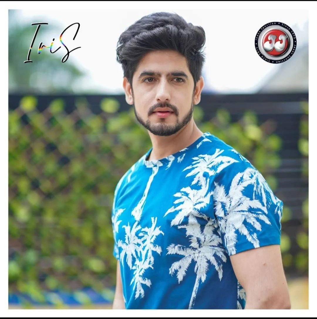 RahulPatyal9's tweet image. Fashion is like eating, you shouldn&apos;t stick to the same menu 
Stop❌ Being a Zombie 🧟
Make up krwa lena 😜
🫣
💫
💫
💫
#Brand : @jeansjunction

#rahulpatyal 
#modelface #model #modelshoot #shooting #modeling #modelsearch #delhimodel #mumbaimodels #portfolio #portfolioshoot