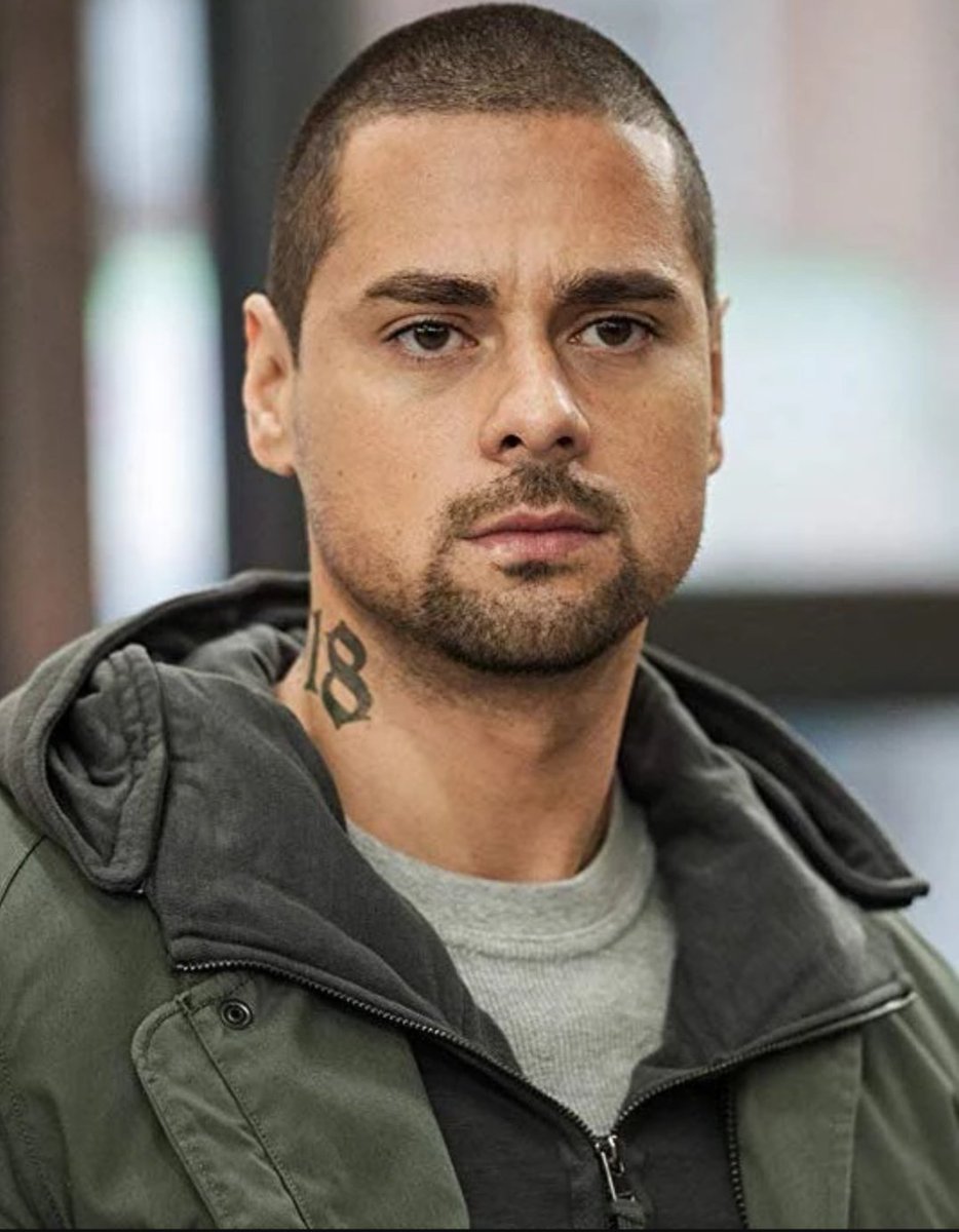 Shanks V tweet media