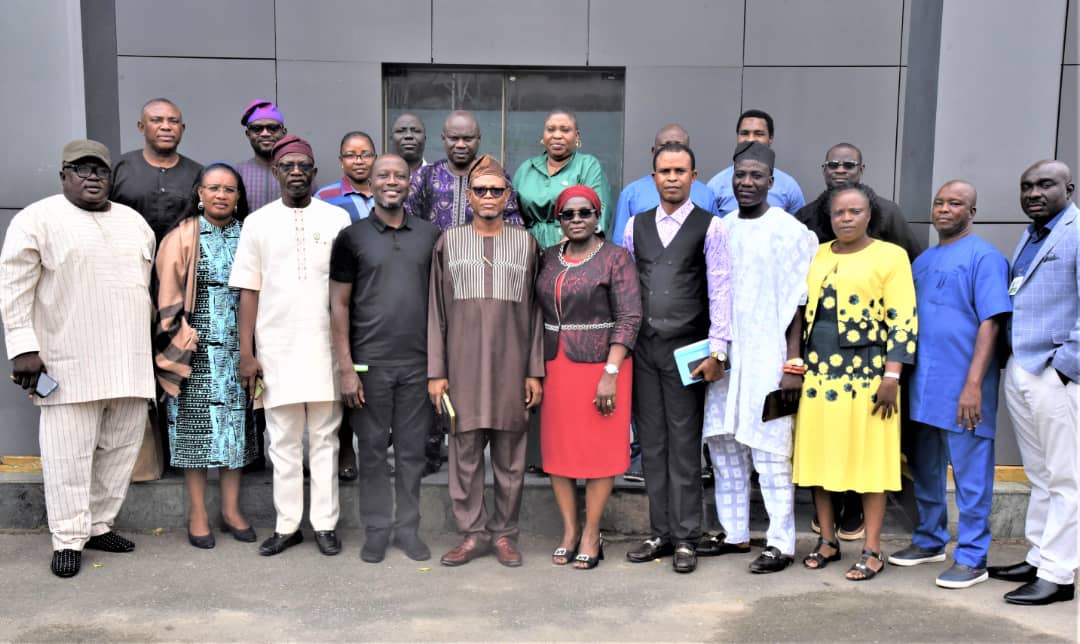 AdebolaGb's tweet photo. I led the newly inaugurated EXCO of @PspOperators on a courtesy visit to @Lawma_gov. The meeting was successful as we discussed mutual areas of collaboration &amp; cooperation that will impact positively on integrated waste Mgt System in Lagos. @jidesanwoolu @drobafemihamzat @muyiwag https://t.co/y527ASGrf3