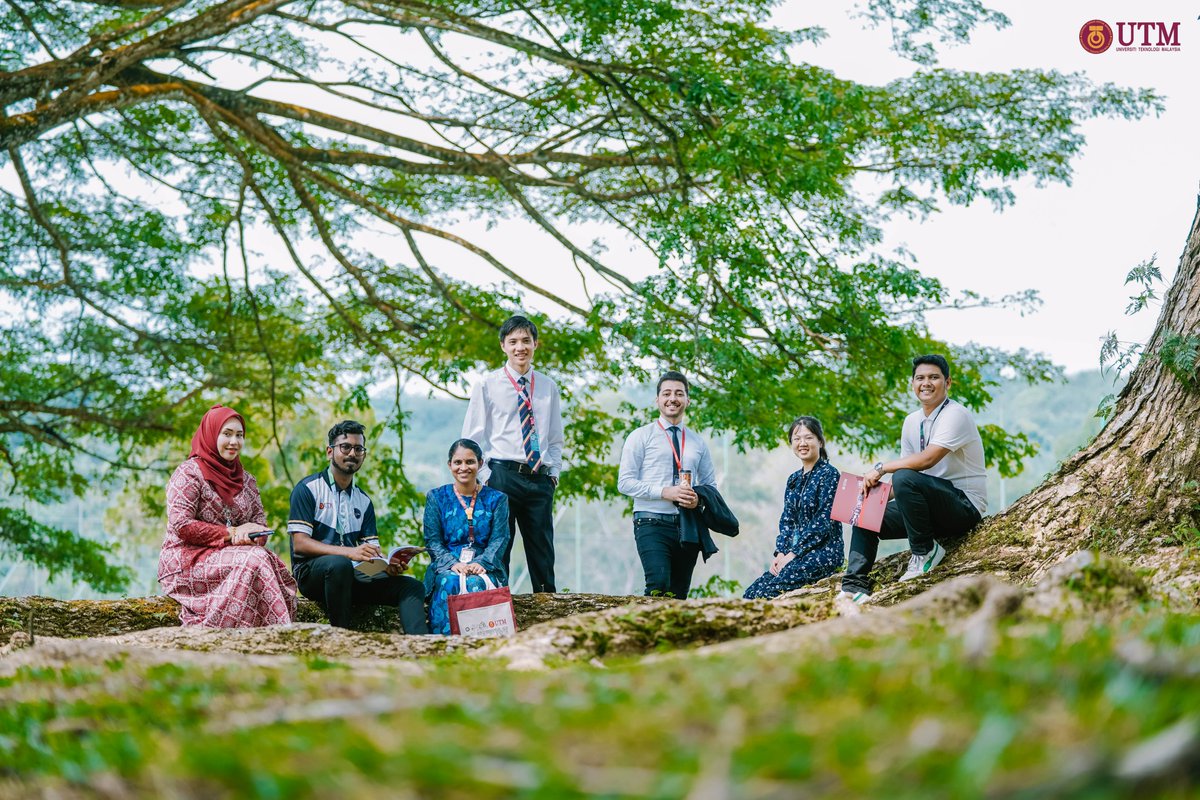 utm_my's tweet photo. Seluruh warga Universiti Teknologi Malaysia (UTM) mengucapkan TAHNIAH kepada lepasan STPM/Setaraf yang berjaya dipilih ke UTM bagi kemasukan Sarjana Muda kali ini.
Komen dibawah program/kursus yang anda dapat di UTM atau tag rakan jika mereka berjaya masuk ke UTM.
#IamUTM https://t.co/dFmqH1VIjQ