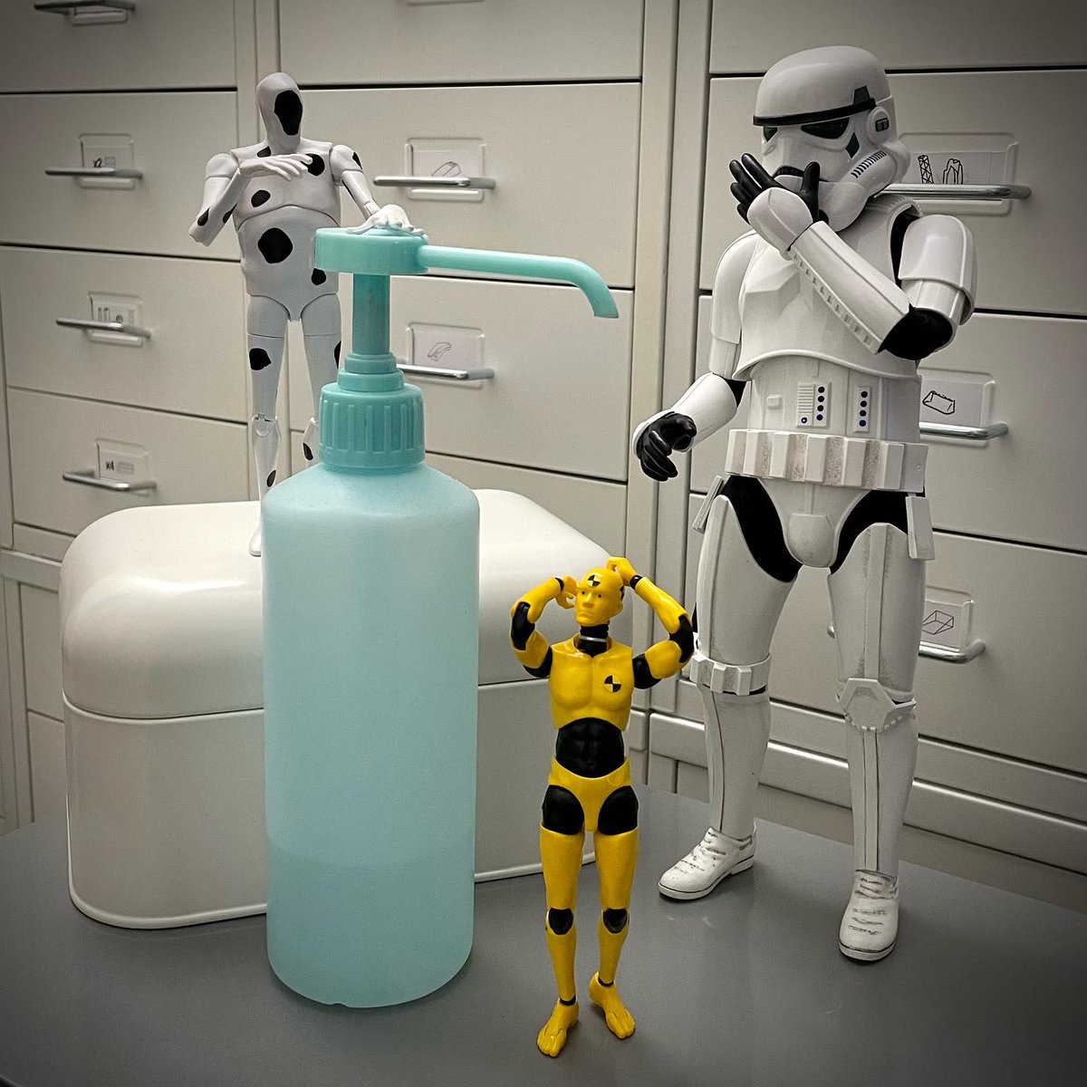 anthoatana's tweet photo. Pause fraîcheur 📷 #fresh #stormy #spot #testman #stormtrooper #starwars #disney #hottoys #toy #toystory #toystagram #toyphotography #actionfigures https://t.co/5jxB1vYdwd