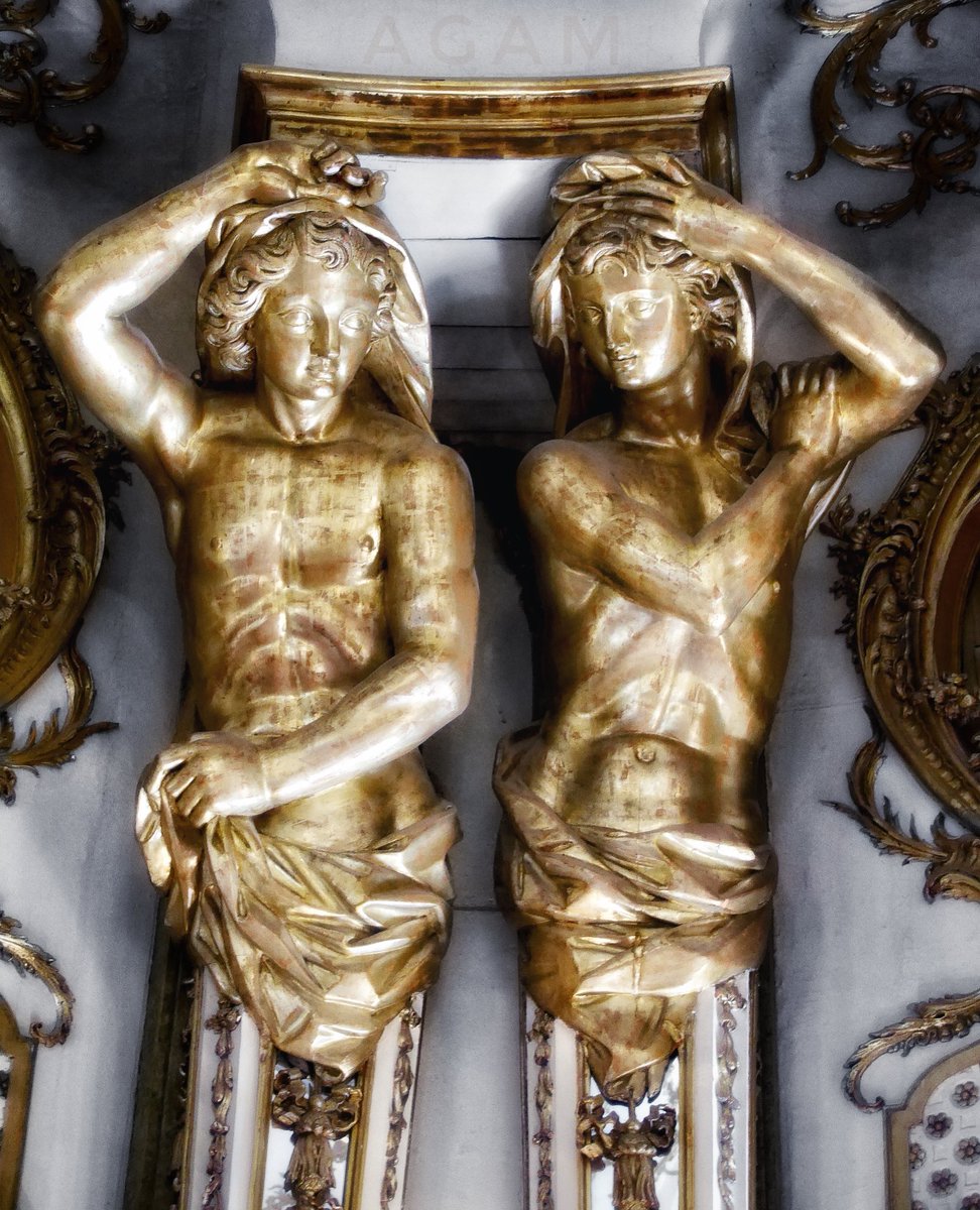 “Flamencos de oro en el Palacio Nacional de Queluz, Portugal 23”#alfonsogamerogamero 

#queluz #palacioqueluz #palacionacionaldequeluz #palace #palaciorealdequeluz #paláciorealdequeluz #bnwphoto #bnwzone #travelgram #portugal🇵🇹 #portugal #portugalovers #sintra #sintraportugal