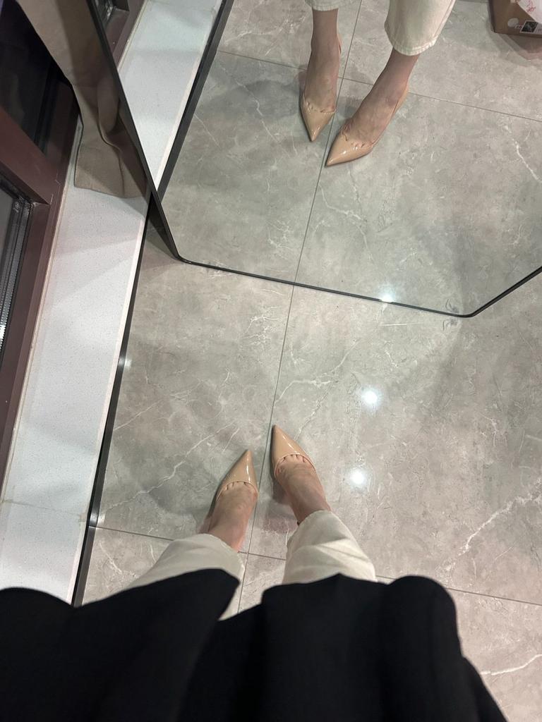 chunrjsg's tweet photo. 高跟鞋就是能显腿���
#高跟鞋 #ATM打钱奴 #ATM #丝袜足交 #足控福利 #足交压榨 #足フェチ #丝袜美腿 #丝袜高跟鞋 #裸足 https://t.co/CQB5B4SH9Z