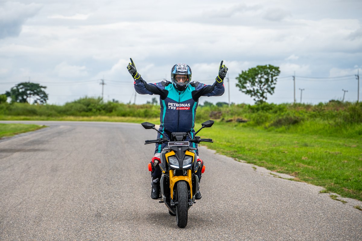 BunnyPunia's tweet photo. What fun it was riding this naked street-fighter in both urban and racing environments yesterday!
The @TVSApacheSeries RTR 310 is more than just an Apache RR310 without a fairing.
Sharing some images from the experience yesterday!
#RestlessToPlay #RestlessToRace #TVSApacheSeries #TVSRacing #TVSMotorCompany