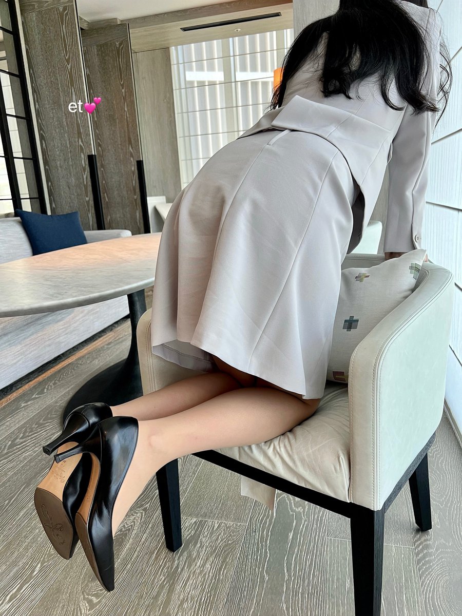 おつかれさまです✨
ワーケーション中💕
お昼過ぎまでWebミーティングあってスーツ着ました💻
ハイヒールもストッキングもちゃんと履きました✌️ https://t.co/s9co6D5FHm