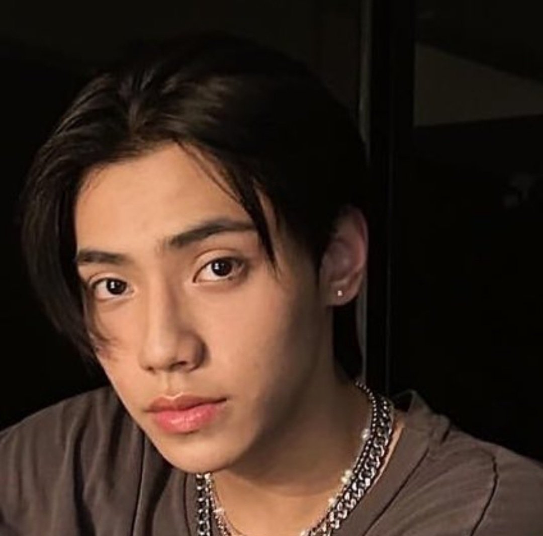 Jeedchonticha's tweet photo. @Kazzmagazine ลูกมัมหมีหล่ออออ🫅💜
#PEEMWASU
#789d https://t.co/ZLDKdwxmPk