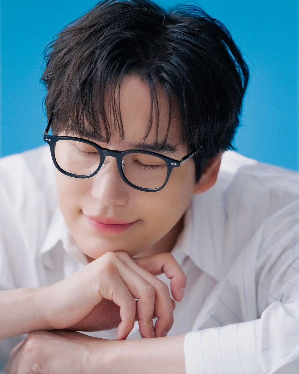 sweetbluewine's tweet photo. Antenna nos está consintiendo demasiado por todos esos años desperdiciados. 🤧
Hoy tuvimos tantas fotos de Kyuhyun, estamos viviendo una era hermosa. ❤️ https://t.co/fbOeJY4PMU