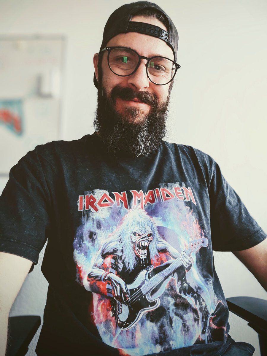 Natürlich ist heute auch noch ein #bandshirtfriday 🤘