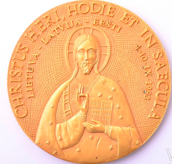 prMihails's tweet photo. "Es nāku kā miera svētceļnieks". Šodien aprit 30 gadi kopš pāvesta Jāņa Pāvila II vēsturiskās vizītes Latvijā. @katolislv @Rigas_pils https://t.co/wrOzTltzza