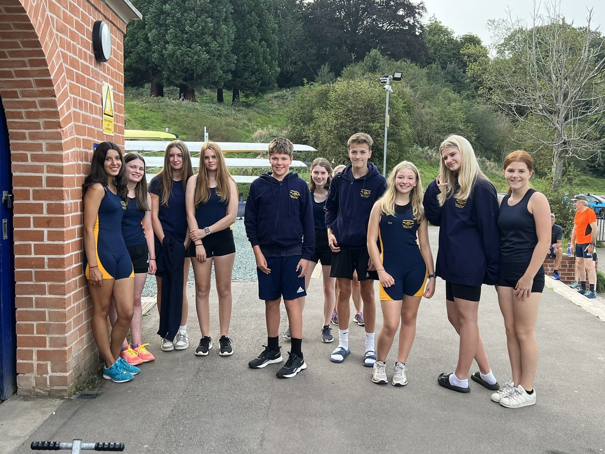 A fantastic club row last night, 
Adults, juniors, masters and beginners all mixed up and off up stream, over 60 members and then back for fish and chips, great job everyone
