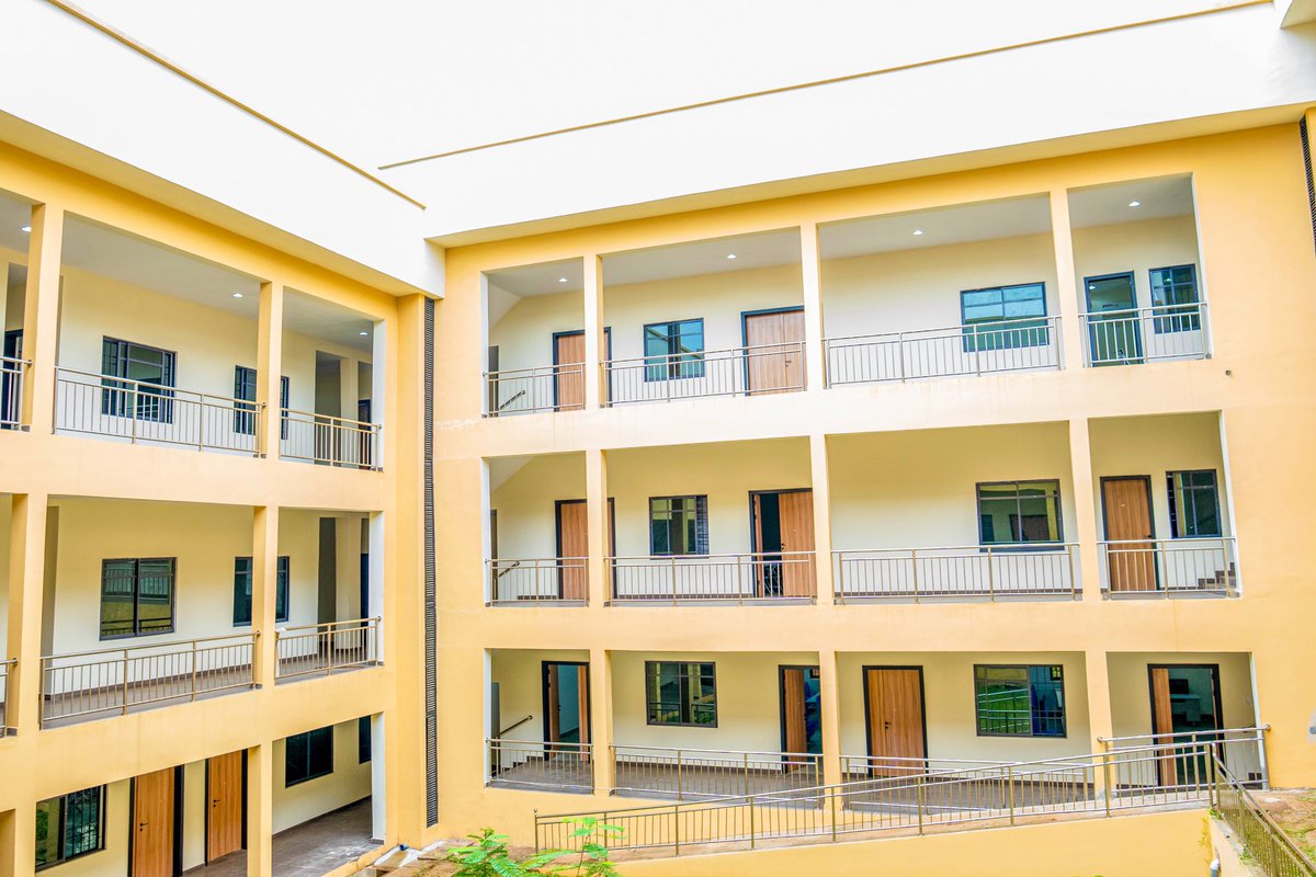 RtHonSheriff's tweet photo. To provide a conducive learning, teaching and research environment for our students and lecturers in our university system, I inaugurated 500-seater Auditorium, two of 250-seater Auditorium, building and furnishing of the Faculty of Agriculture, Administrative Building, Main Gate Building and internal roads at the Dennis Osadebay University, Anwai Asaba.