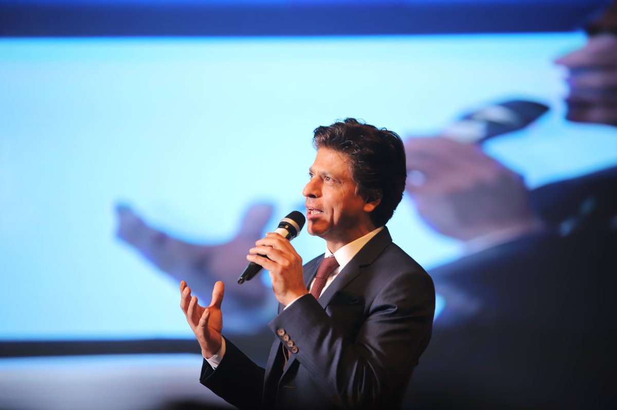 Eventossconnect's tweet photo. #throwback
Throwing it back to 2018 when the King of Bollywood, Shah Rukh Khan, graced the Dainik Bhaskar Utsav! From our dazzling event to his thrilling new release Jawan.

#DainikBhaskarUtsav2018 #Jawan #SRK #TeamEventoss #throwback https://t.co/AvUHczdUkr