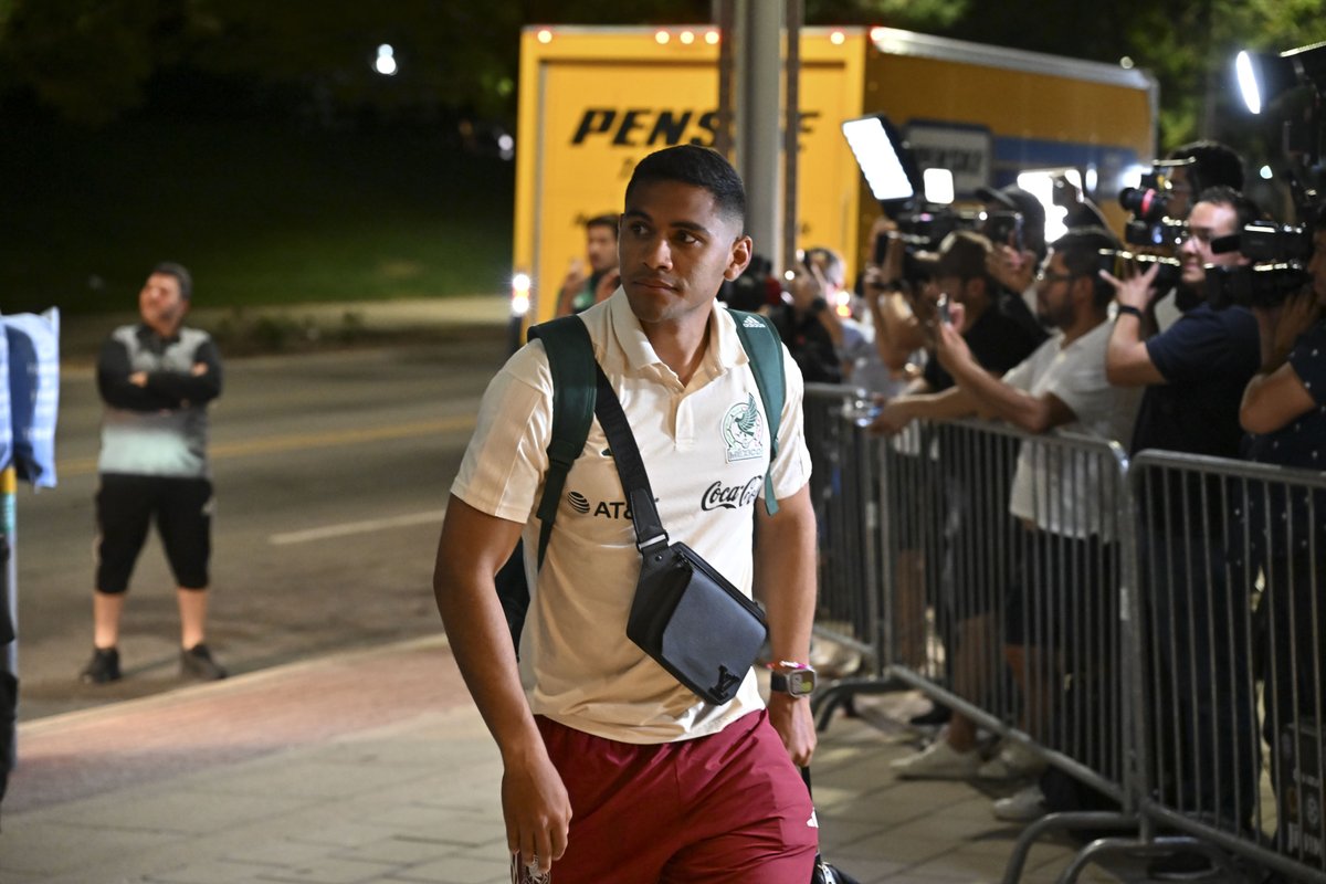 miseleccionmx's tweet photo. 📝 Y hoy el #Notituit es escrito por @ScribeMexico.
✈️ Hoy viajamos a Dallas para nuestro partido del sábado ante 🇦🇺. https://t.co/ONSvoHwdzM
