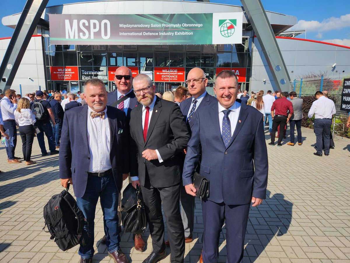GrzegorzBraun_'s tweet image. Drużyna Brauna na #MSPO2023 #Kielce! 🔥
@A_Zapalowski , @IreneuszJab, @PiotrHeszen, @Slawomir_Ozdyk 💪🏻