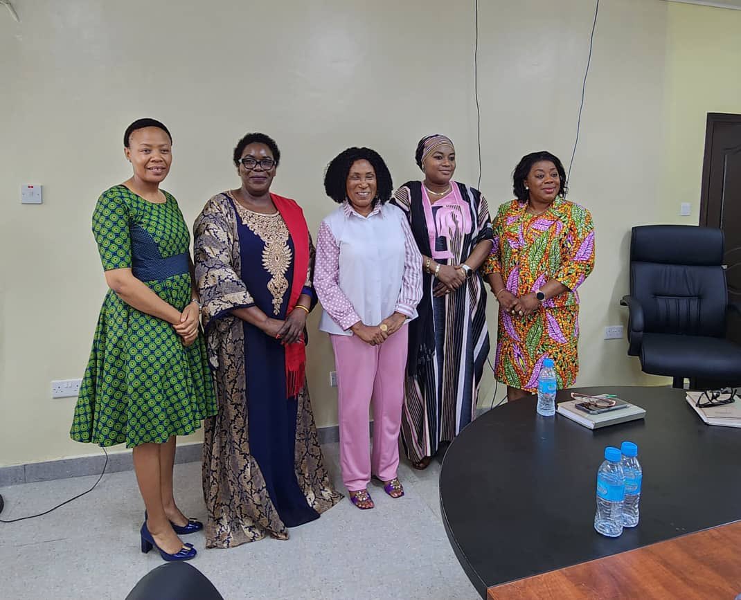 AUC_PAPS's tweet photo. #APCAAC was received at #SierraLeone’s Ministry of Basic &amp; Secondary Education to discuss the role of peace &amp; civic education, innovation etc, in rebuilding lives of #children affected by armed conflicts through rehabilitation/reintegration &amp; participation in community engagement https://t.co/lzYkuz75zU