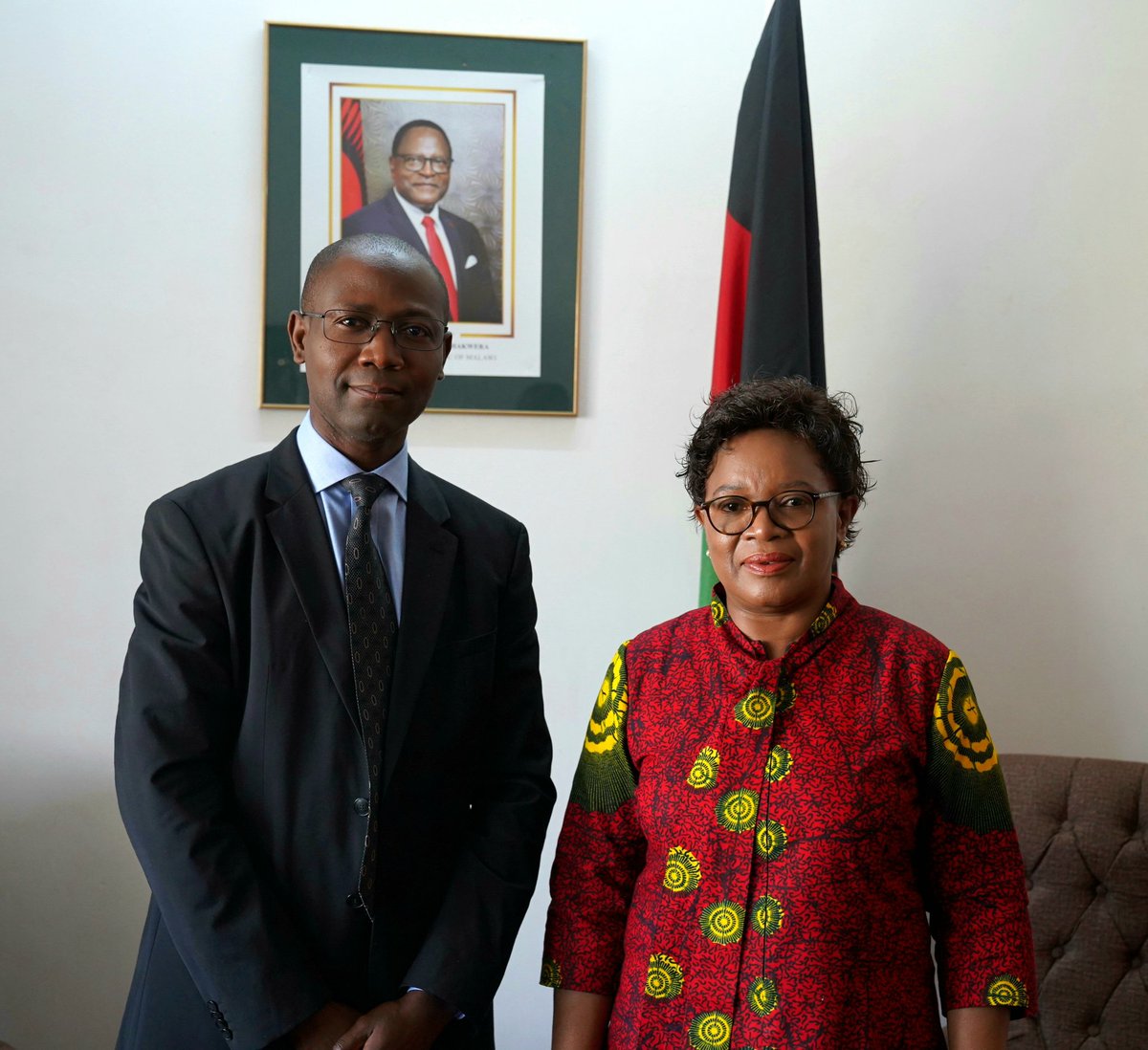 nancygtembo's tweet photo. Met newly appointed Resident Representative of the International Monetary Fund (IMF), Mr. Nelnan Koumtingue.

Reiterated Malawi Government’s commitment to enter into a Staff-level Agreement with IMF Executive Board in order to access the IMF’s Extended Credit Facility. 

#Malawi https://t.co/RwtfDqyGRz