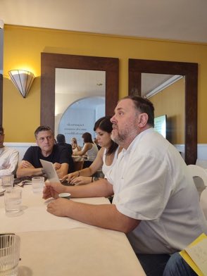 puigfalconer's tweet photo. Si el veieu no li tireu cacauets! https://t.co/40u7bNpyhM