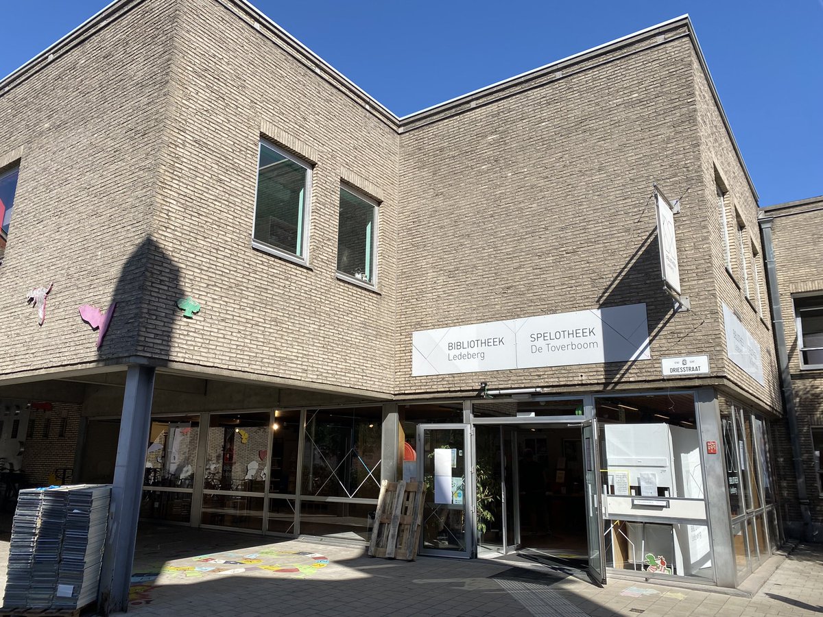 SamiSouguir's tweet photo. Morgen gaat de gerenoveerde wijkbib van #Ledeberg officieel open. Daarnet al eens mogen kijken en het ziet er schitterend uit! @bibdekrook #Gent https://t.co/91mQiscrSa