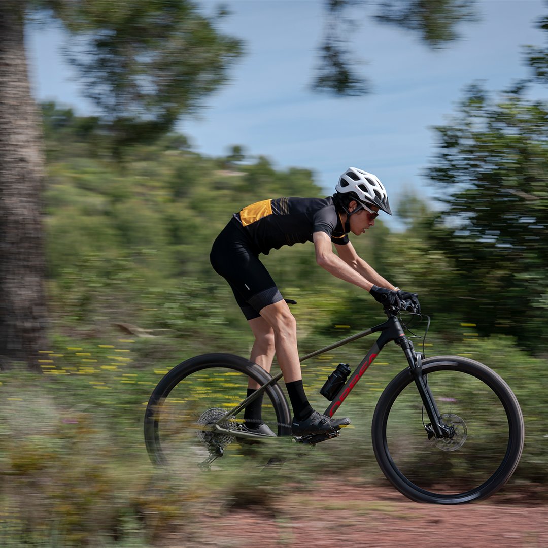 Sentir la velocidad, dominar cada trazada, disfrutar el entorno...

#KeepOnCycling
___
Feel the velocity, dominate each line, enjoy the surroundings... 
 
#KeepOnCycling
