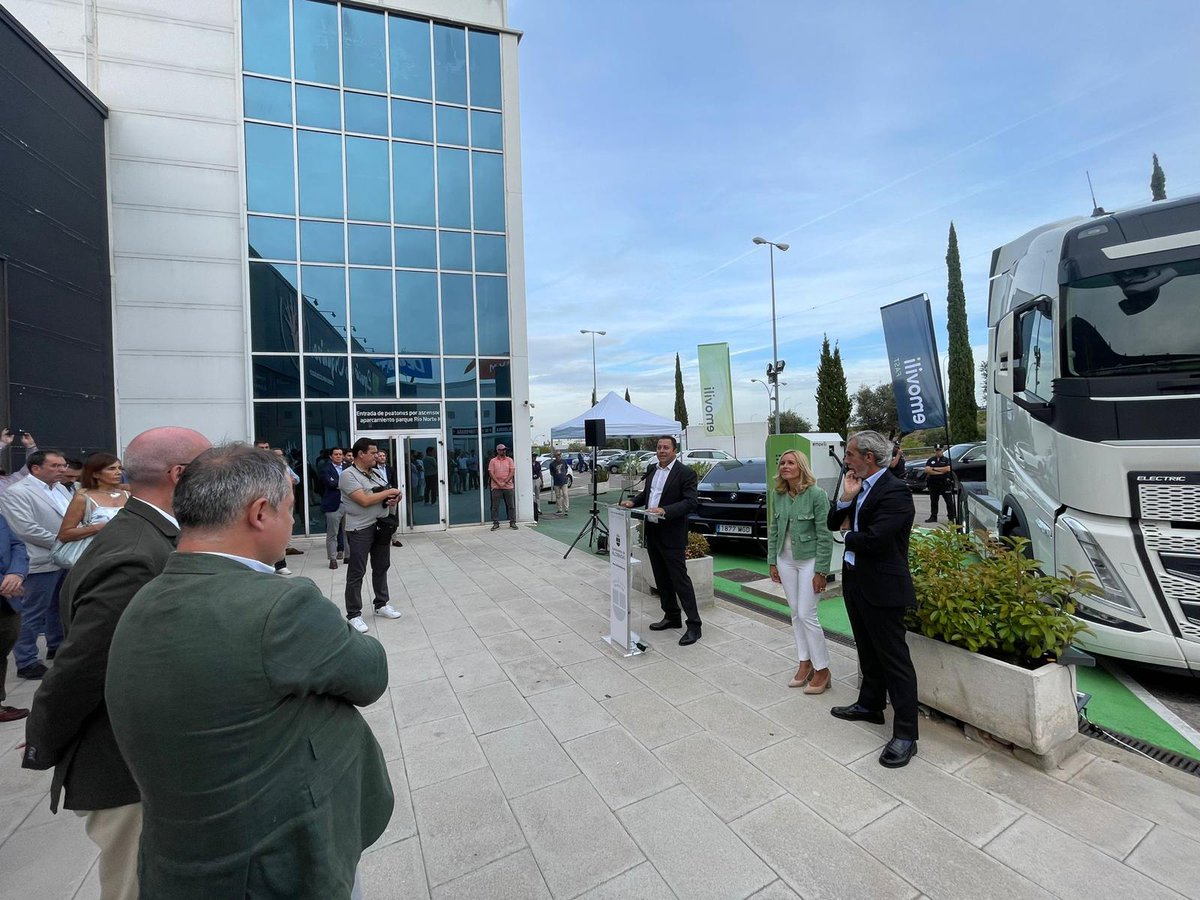 AICAempresarios's tweet photo. AICA asiste a la inauguración de emovili Fast, el nuevo proyecto de @emovili_ para dar un paso más en la movilidad sostenible. ¡Enhorabuena!
#AsociadosAICA #Movilidad https://t.co/mvFdT3Wlos