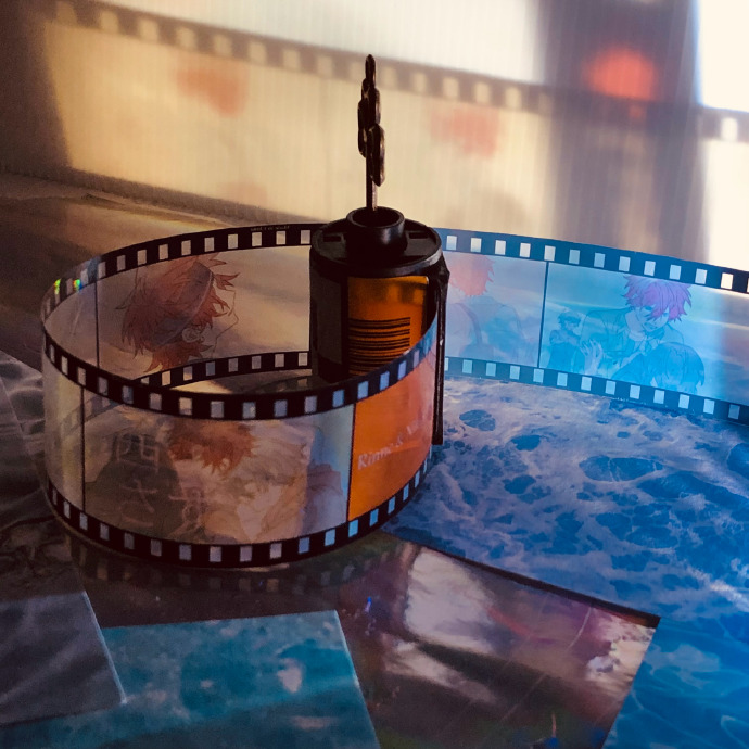 VIP入場特典としての招待状と手描き動画フィルムの実物写真（1/2）